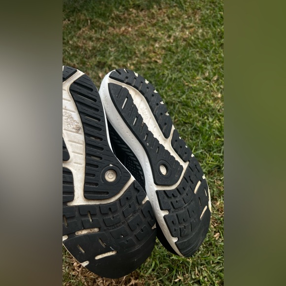 Shoes - Picture 5 of 12